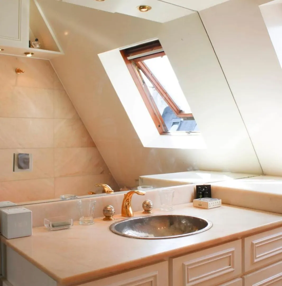Family Duplex - With Balcony Apartment Paris