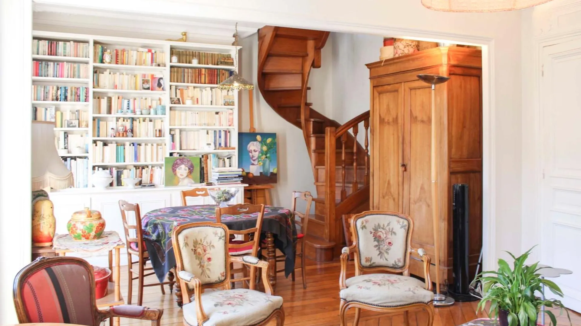 Family Duplex - With Balcony Apartment Paris
